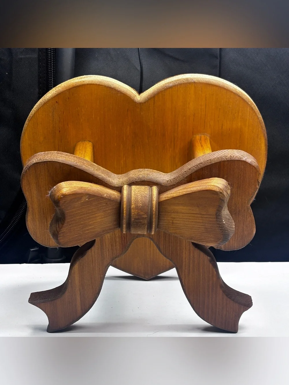 Antique Vtg Oak Wooden Bow Heart Pattern Wall Mounted Quilt Holder Grandma Core